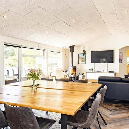 Five-bedroom Holiday In 18 Prázdninový dům