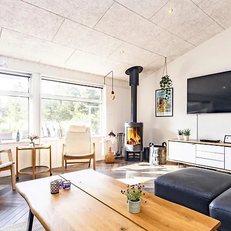 Five-bedroom Holiday In 18 Prázdninový dům *