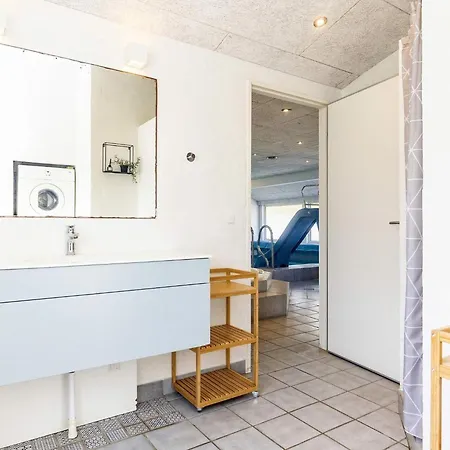 Five-bedroom Holiday In 18 Prázdninový dům *